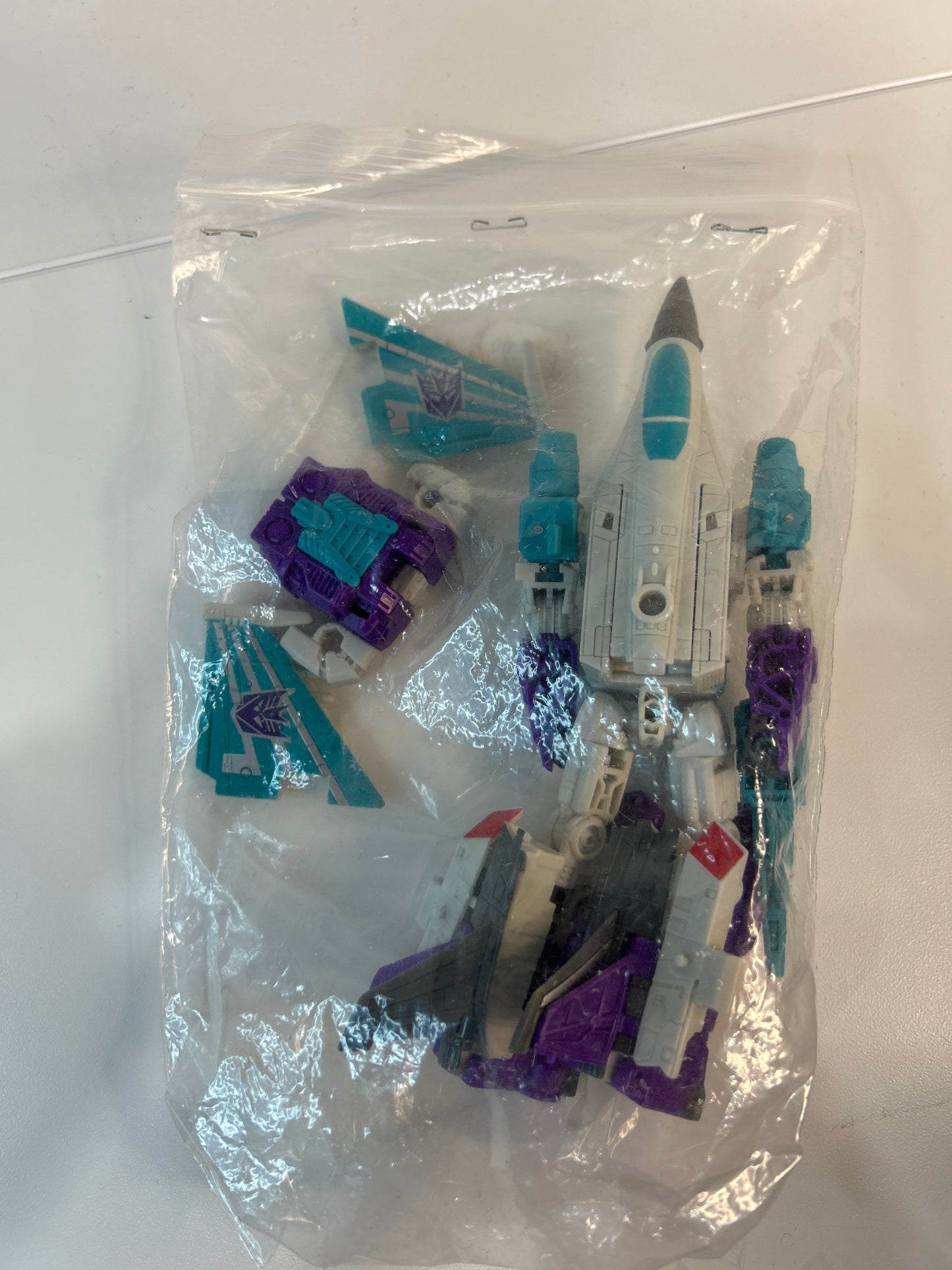 Transformers E1124EL2 Generations Power of The Primes Deluxe Class Dread Wind Action Figure