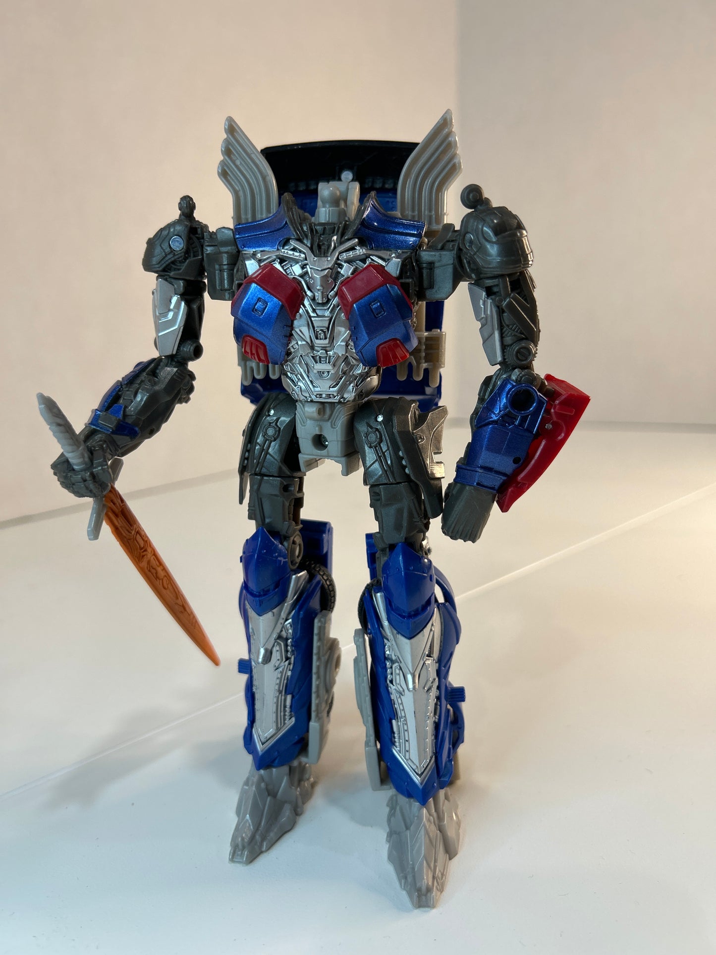 Optimus Prime Transformer 2013 Hasbro Tomy 11" Action Figure