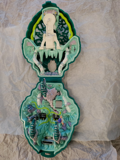 Mighty Max Liquidates The Ice Alien Playset