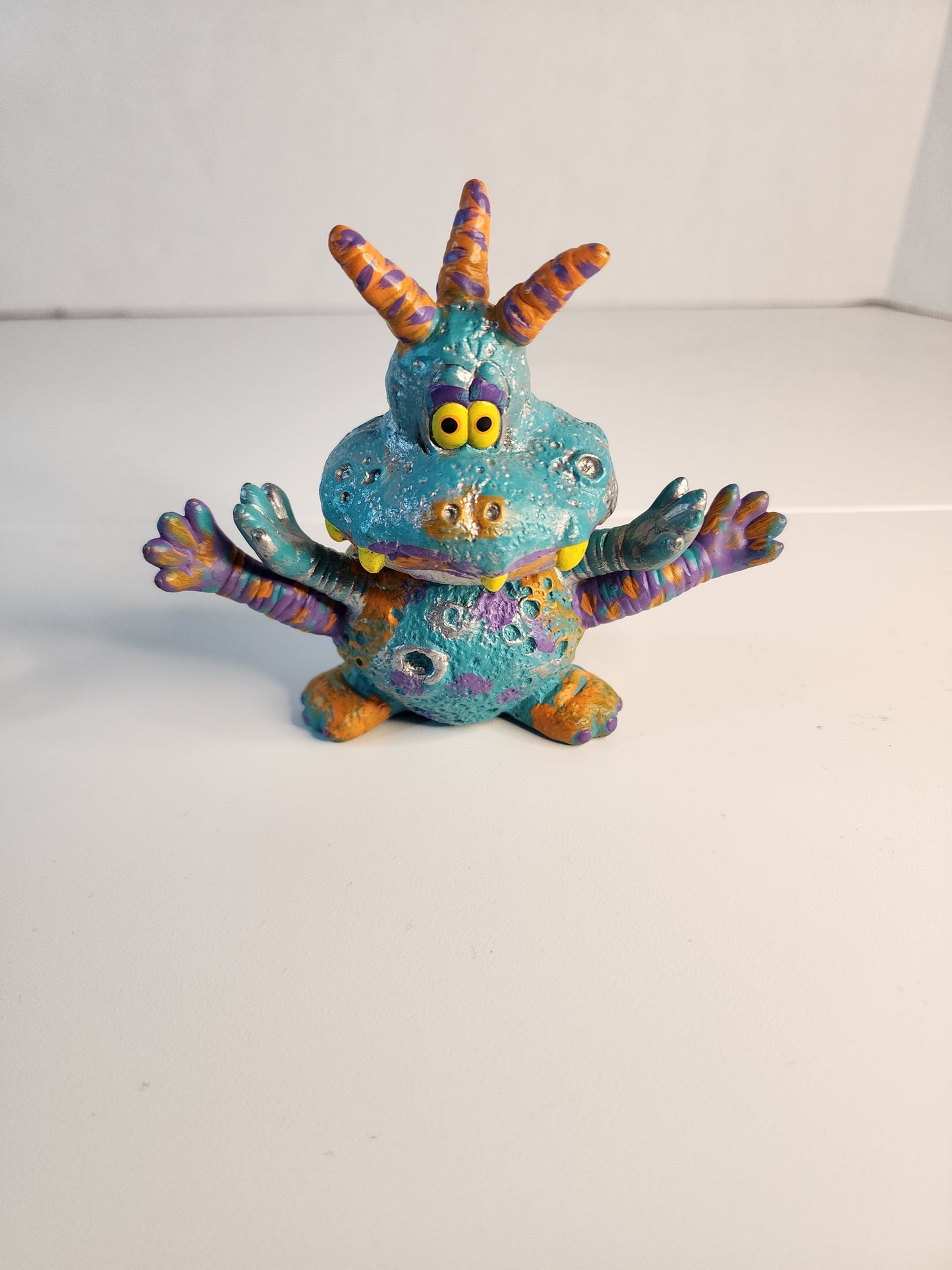 Cosmic Critters Hornflotz Monster Toy figure
